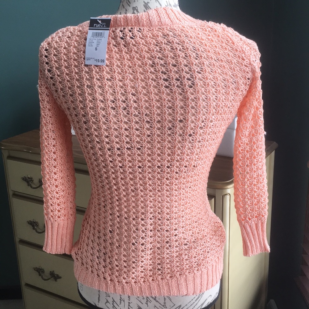 Peach colored sweater - Picture 2 of 3